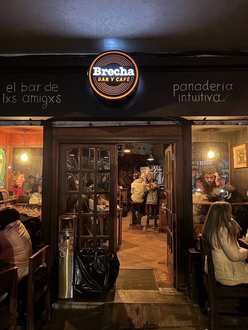 Entrada de Brecha Bar y Café